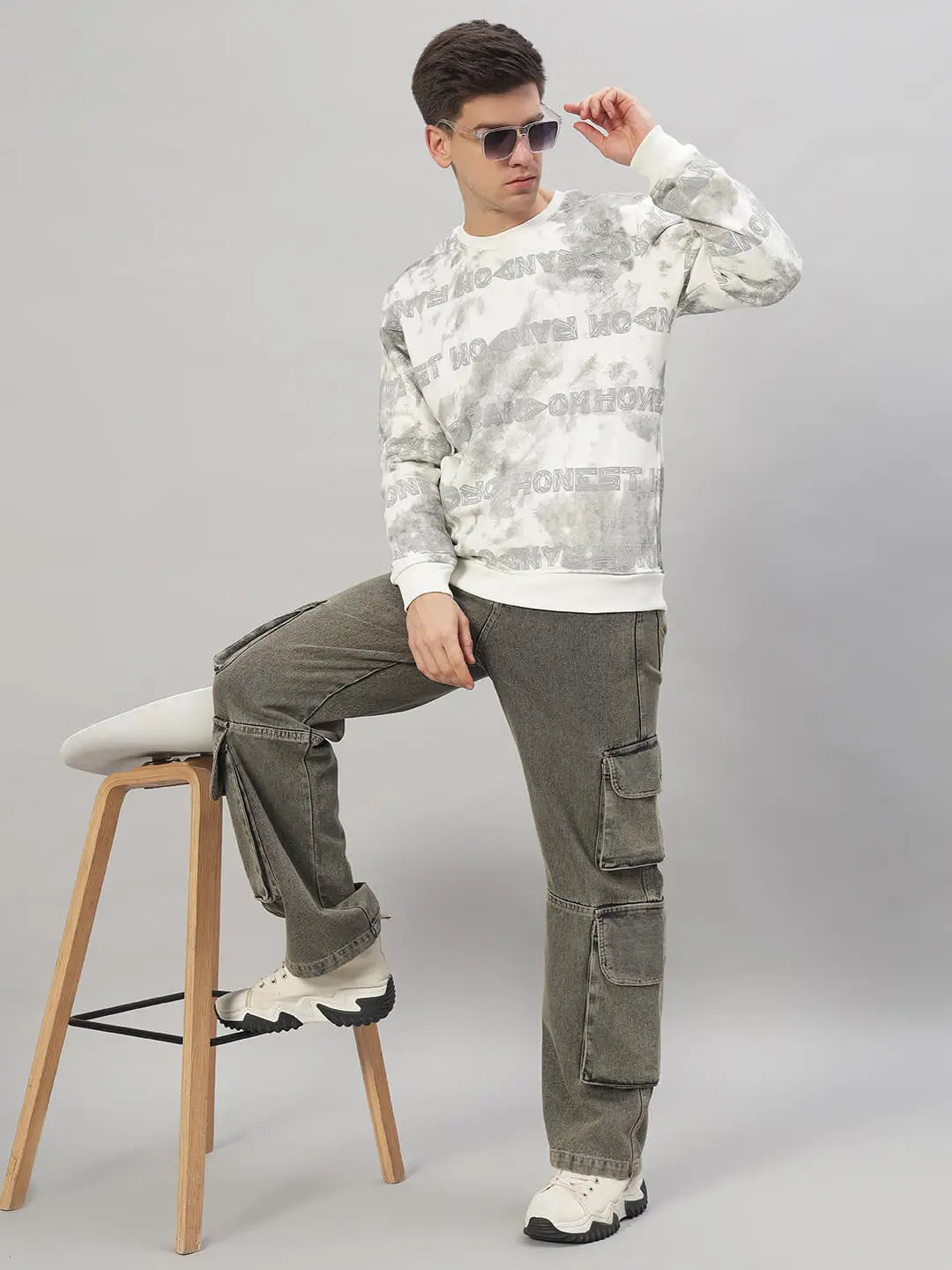 Printed Round Neck Sweatshirt [U-4220]